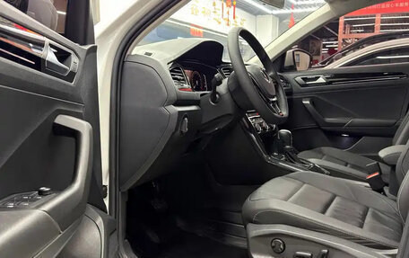 Volkswagen T-Roc I, 2023 год, 1 430 000 рублей, 14 фотография