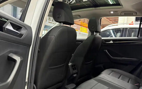 Volkswagen T-Roc I, 2023 год, 1 430 000 рублей, 27 фотография