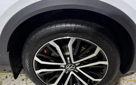 Volkswagen T-Roc I, 2023 год, 1 430 000 рублей, 31 фотография