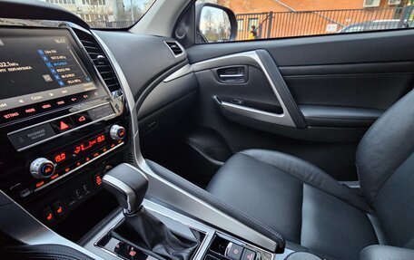 Mitsubishi Pajero Sport III рестайлинг, 2021 год, 4 850 000 рублей, 7 фотография