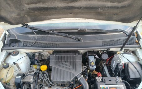 Renault Logan II, 2018 год, 450 000 рублей, 8 фотография