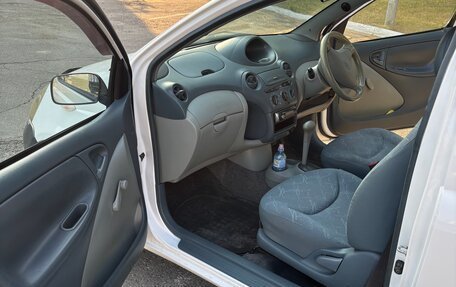 Toyota Vitz, 2001 год, 260 000 рублей, 4 фотография