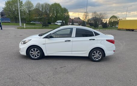 Hyundai Solaris II рестайлинг, 2013 год, 750 000 рублей, 2 фотография