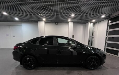 Opel Astra J, 2013 год, 690 000 рублей, 2 фотография