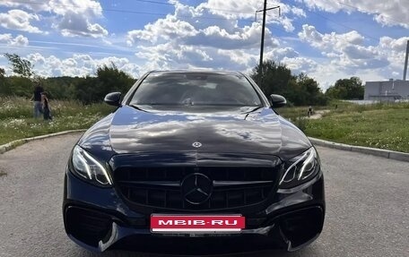 Mercedes-Benz E-Класс, 2017 год, 3 000 000 рублей, 8 фотография