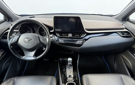 Toyota C-HR I рестайлинг, 2018 год, 2 650 000 рублей, 12 фотография