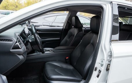 Toyota Camry, 2021 год, 3 220 000 рублей, 10 фотография