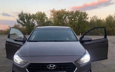 Hyundai Solaris II рестайлинг, 2019 год, 1 500 000 рублей, 1 фотография