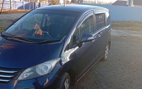 Honda Freed I, 2010 год, 1 050 000 рублей, 2 фотография