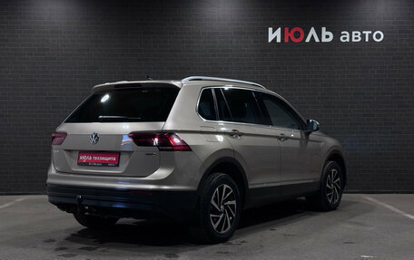 Volkswagen Tiguan II, 2018 год, 2 600 000 рублей, 2 фотография
