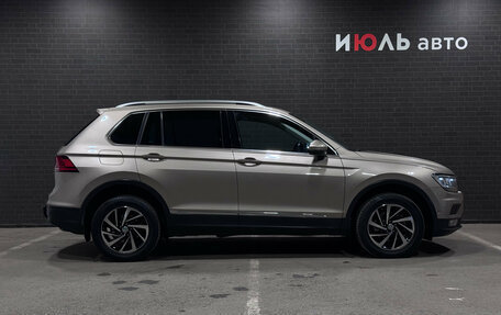 Volkswagen Tiguan II, 2018 год, 2 600 000 рублей, 3 фотография