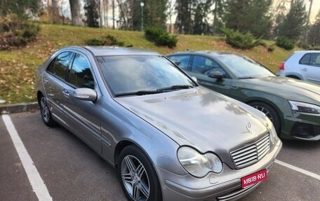 Mercedes-Benz C-Класс, 2003 год, 550 000 рублей, 1 фотография