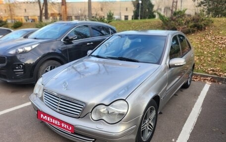 Mercedes-Benz C-Класс, 2003 год, 550 000 рублей, 3 фотография