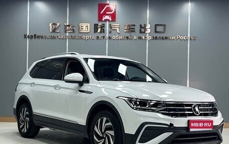 Volkswagen Tiguan II, 2023 год, 2 500 000 рублей, 1 фотография