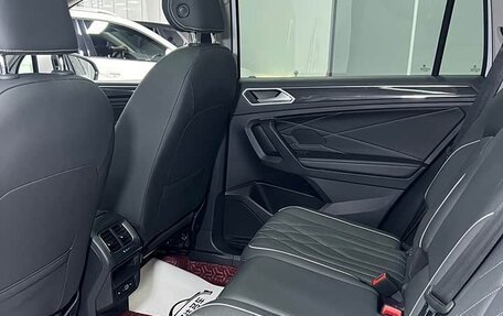 Volkswagen Tiguan II, 2023 год, 2 500 000 рублей, 12 фотография
