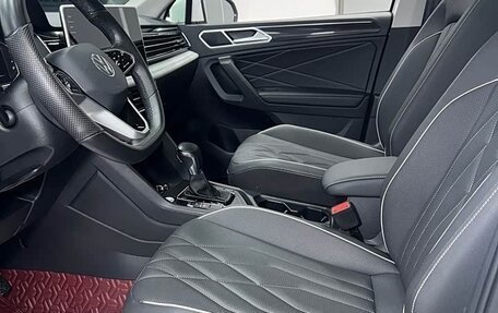 Volkswagen Tiguan II, 2023 год, 2 500 000 рублей, 10 фотография