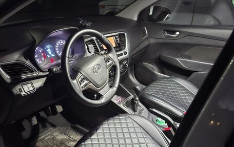 Hyundai Solaris II рестайлинг, 2018 год, 800 000 рублей, 2 фотография