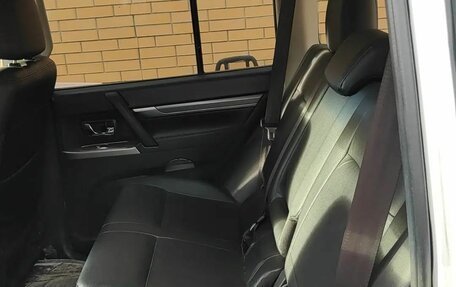 Mitsubishi Pajero IV рестайлинг 2, 2012 год, 2 300 000 рублей, 8 фотография